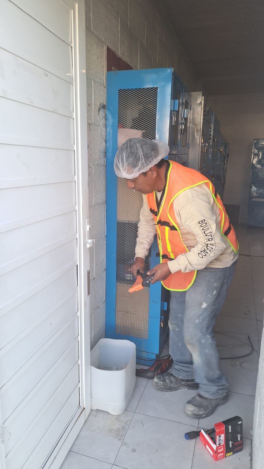 Reparación de puerta industrial